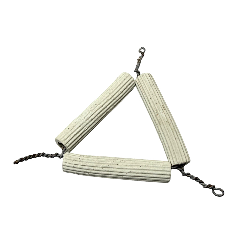Laboratorie keramisk leire trekant med wire